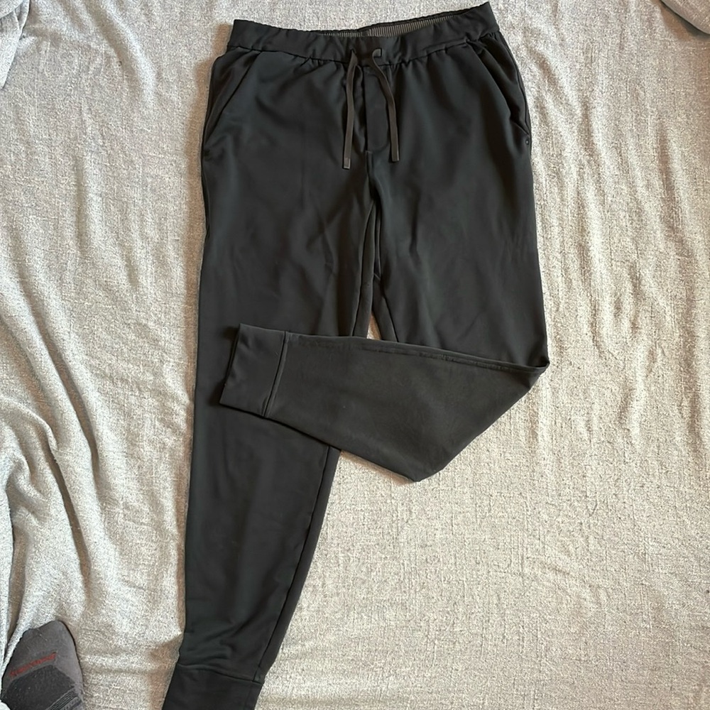 Men’s REI heathered grey joggers